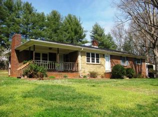 3947 Idlewood Acres Rd, Hickory, NC 28601