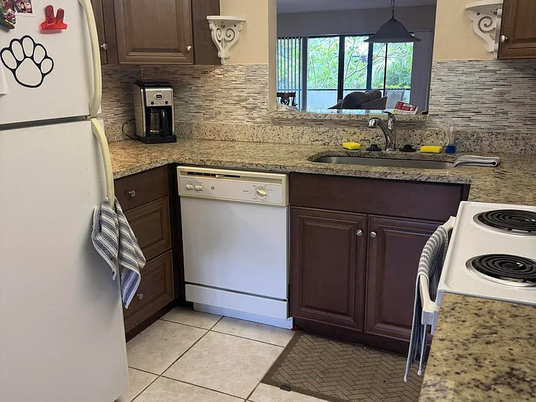 11894 Suellen Cir — Photo 6