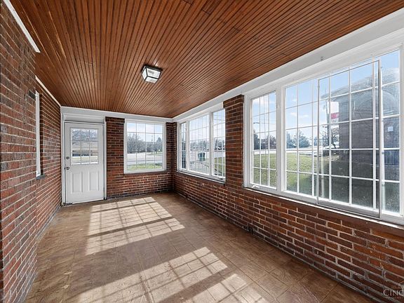 4th image of 6621 Winton Rd