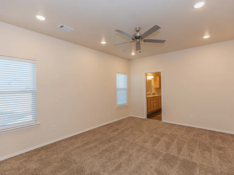 7516 Buck St — Photo 9