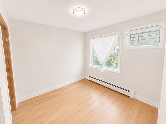 3rd image of 208 Wilson Ave APT 2