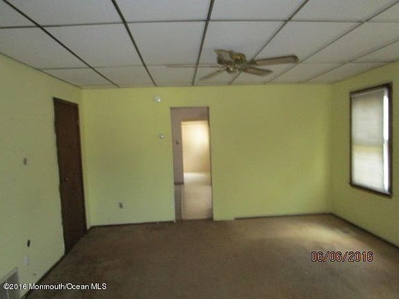 3rd image of 258 Seabreeze Ave