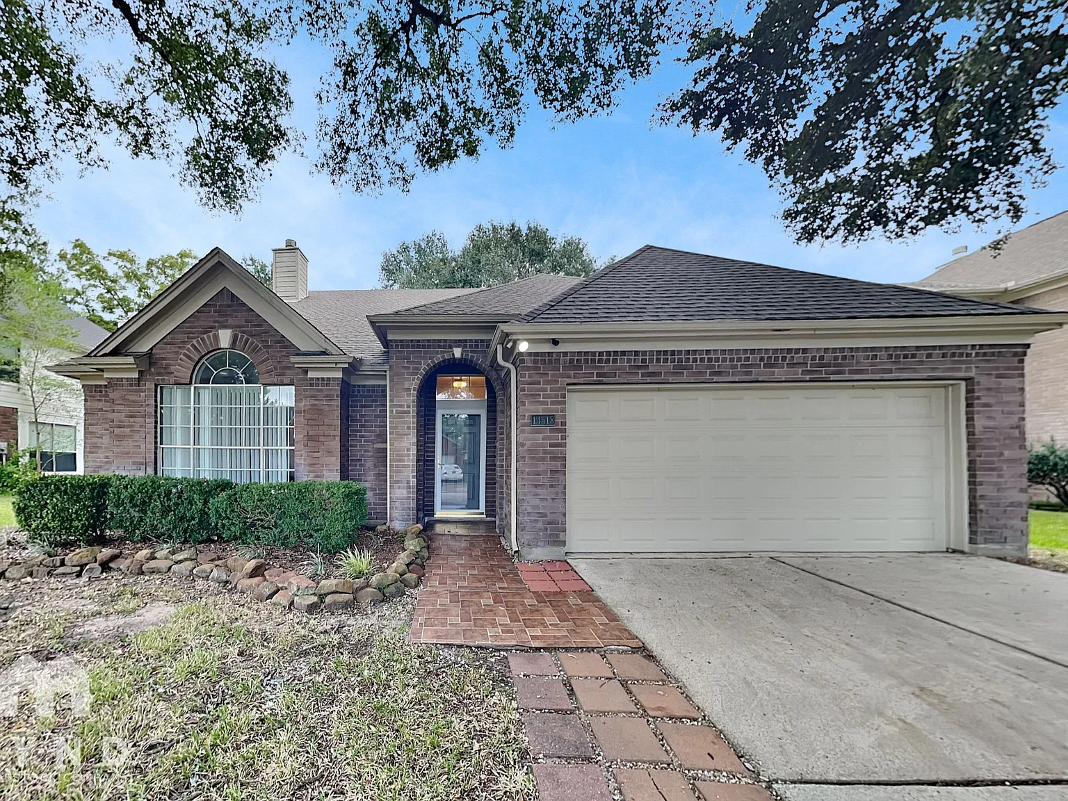 4 bed, 3.0 bath, 2712 sqft, $2,295 — Photo 1