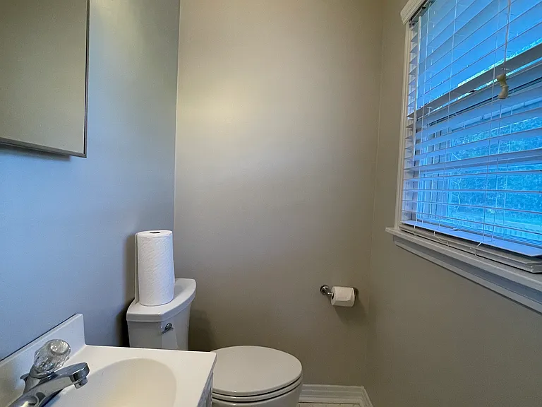421 E Lakeside Dr — Photo 11