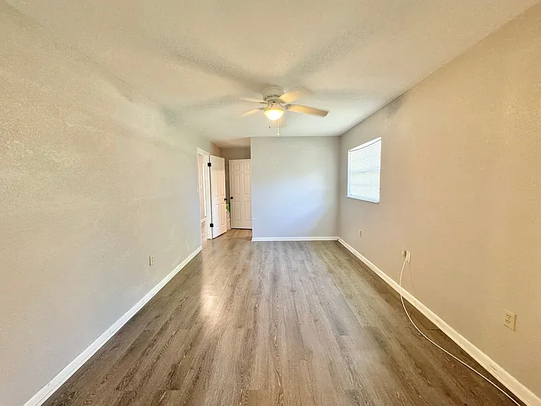 311 Avenue B SE — Photo 17
