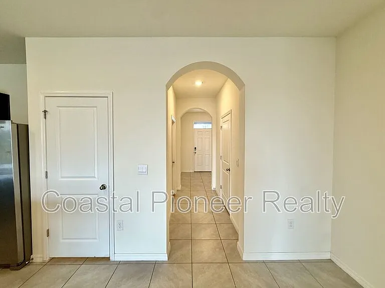 32794 Pez Landing Ln — Photo 4