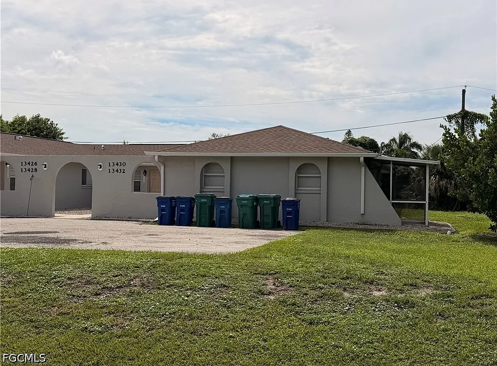 2 bed, 1.0 bath, 782 sqft, $1,200 — Photo 2