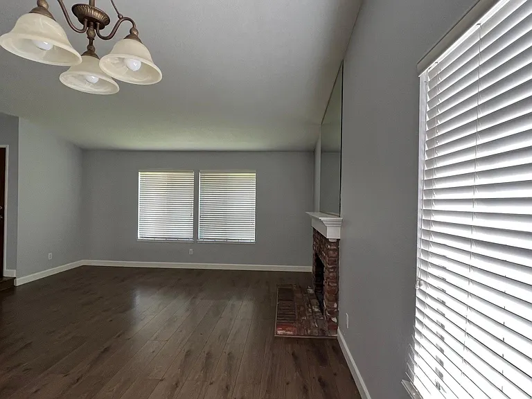 2910 S Bon View Ave — Photo 6