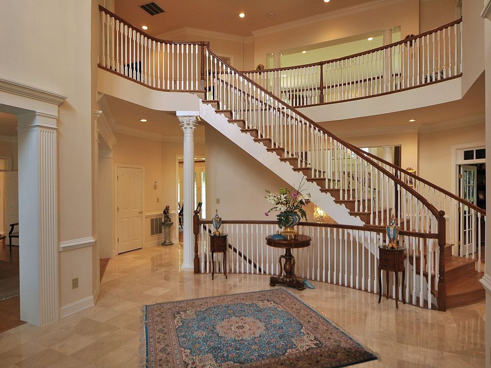 1st image of 1101 Robindale Dr