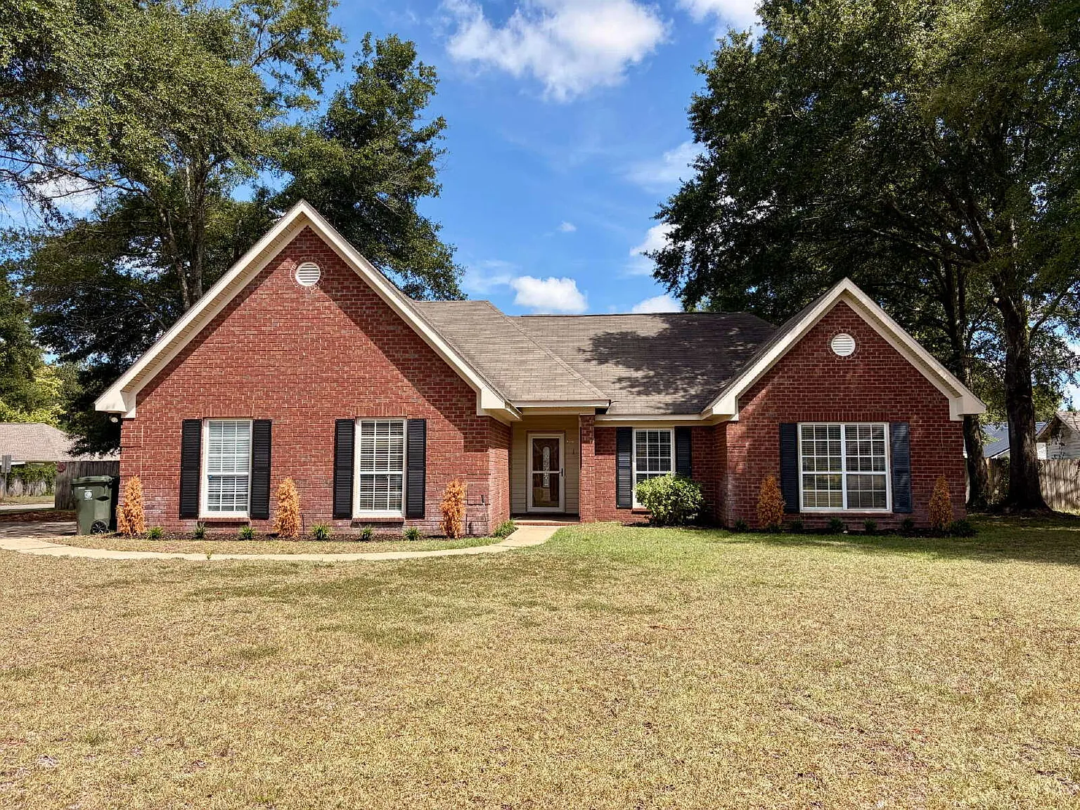 3 bed, 2.0 bath, 1565 sqft, $1,850 — Photo 1
