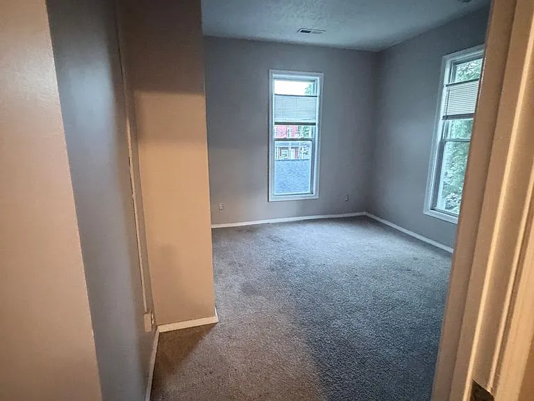 1031 Hartford St — Photo 54