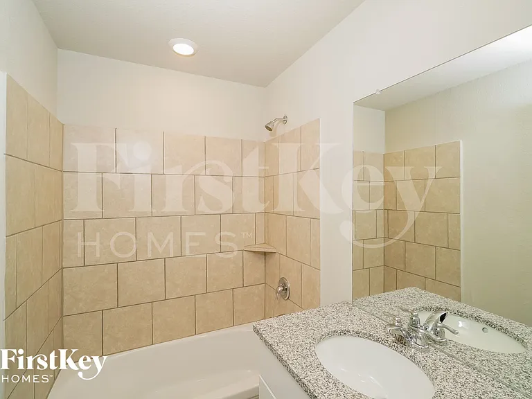 2704 La Mundial St — Photo 13