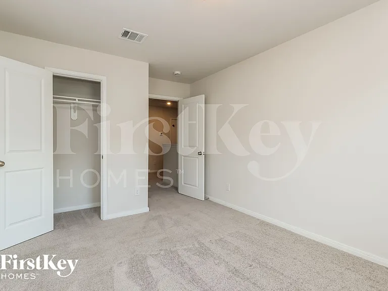 10083 Cerritos Dr — Photo 16