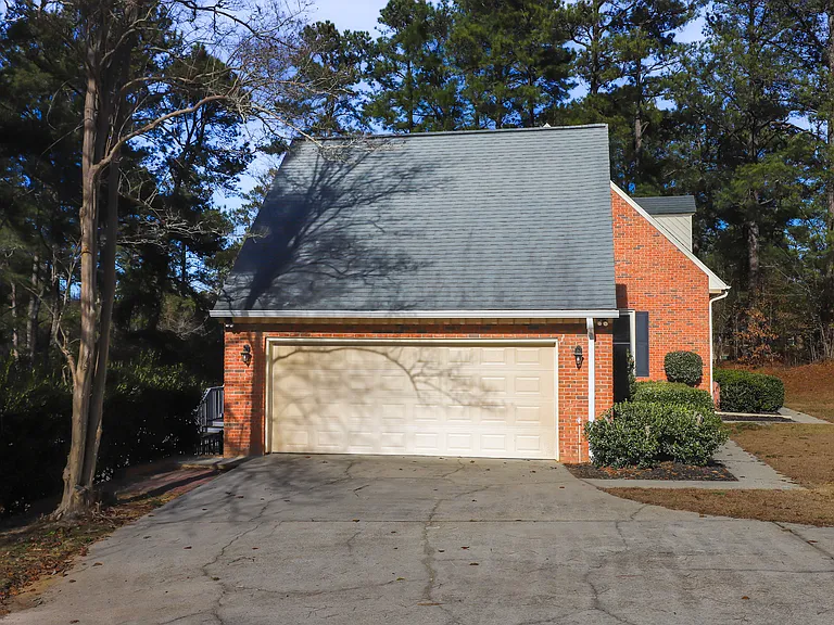809 Houndslake Dr — Photo 46