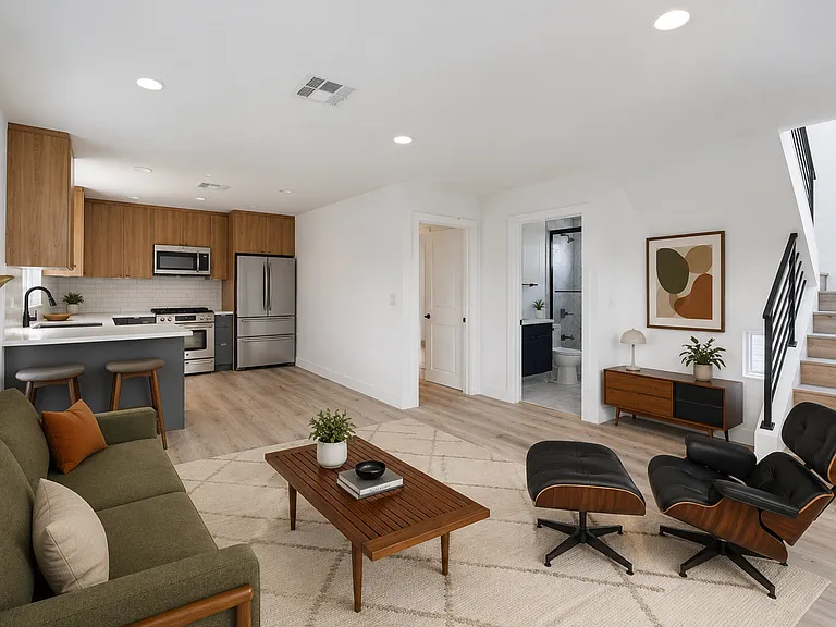 1146 N Sycamore Ave — Photo 4