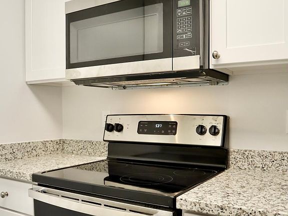 5th image of 576 Smalley Ave APT 10