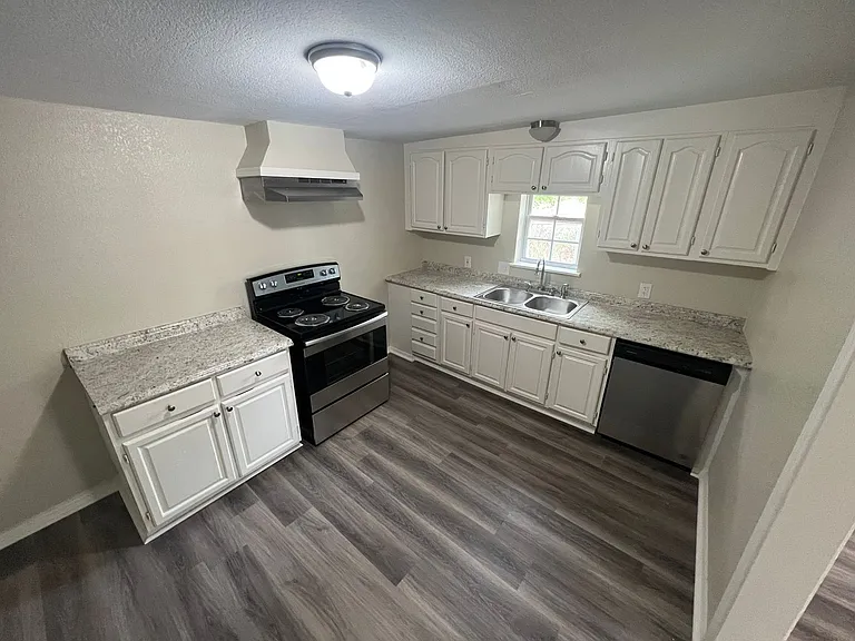 203 W Nolan St — Photo 2
