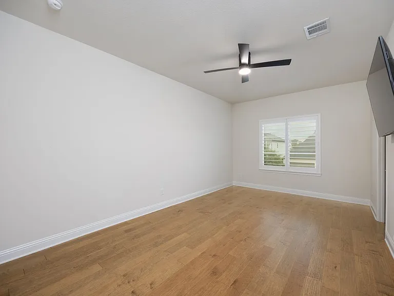918 Sydney Ln — Photo 13