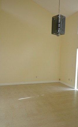 4th image of 7401 NW 34th St
