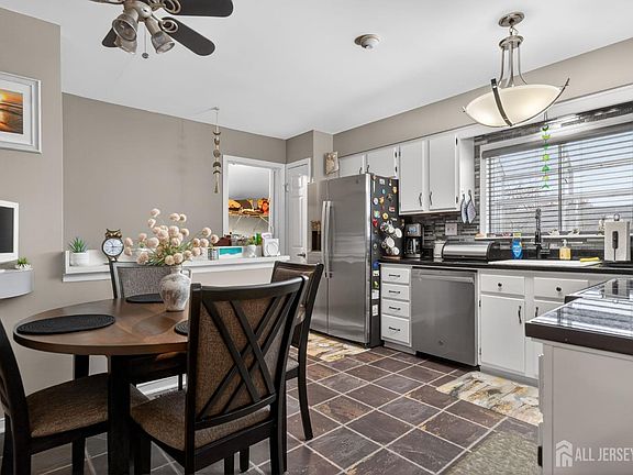 4th image of 5 Scarborough Rd #D