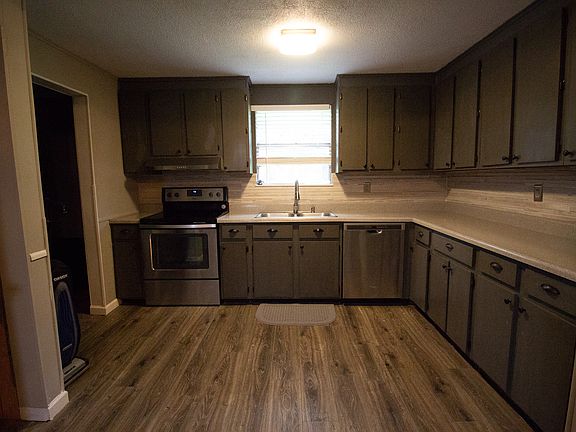 2nd image of 706 Hazelwood Ct