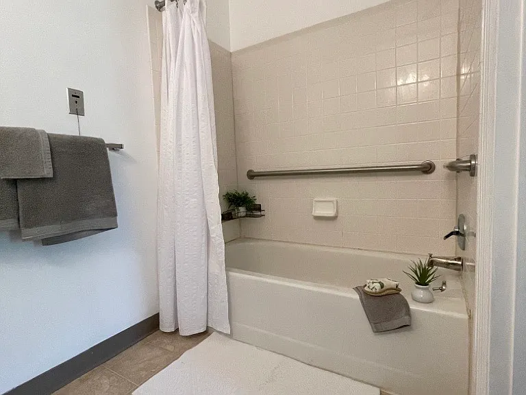 Somerset Manor Apartments — Photo 10