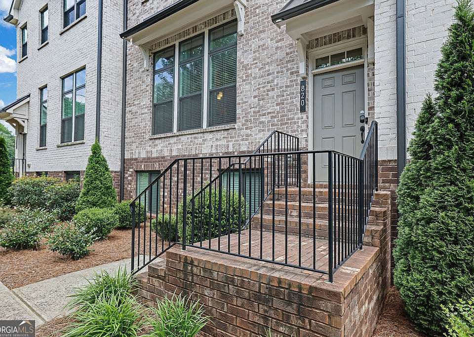 1st image of 820 Fairview Cir