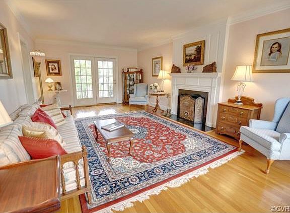 4th image of 301 Oak Ln