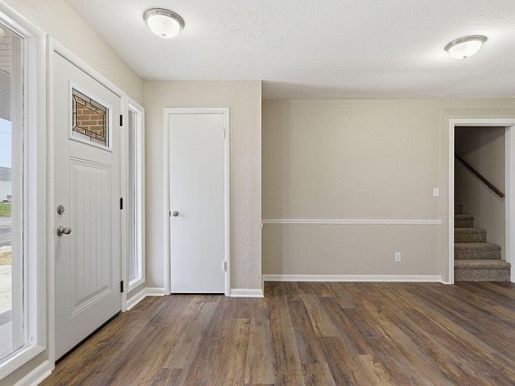 5th image of 10 Wonneman Cir
