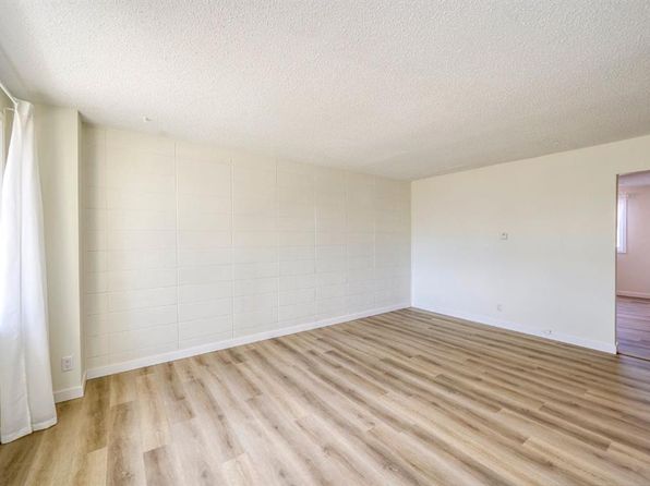 2211 E 19th St NE #310, Calgary, AB T2E 4Y5