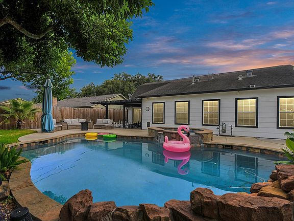 4th image of 9606 Beverlyhill St
