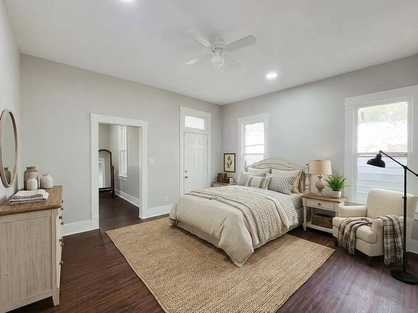 Welcome to 304 N Walnut Ave, a beautifully unique 3-bedroom, 2-bathroom single-family home boasti... — Photo 2