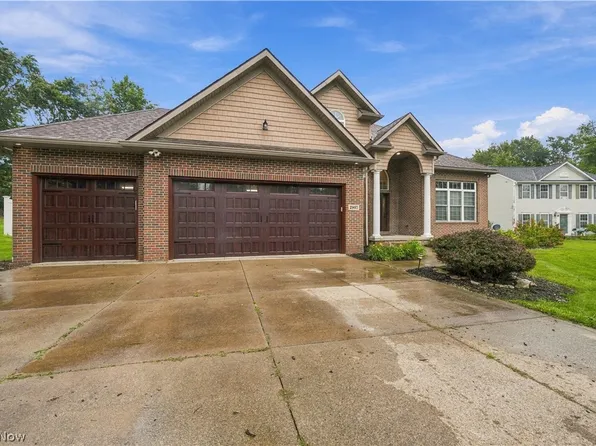 2807 Alexandria Ct, Uniontown, OH 44685