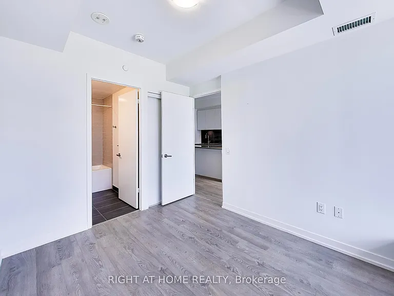 8868 Yonge St #208E — Photo 24