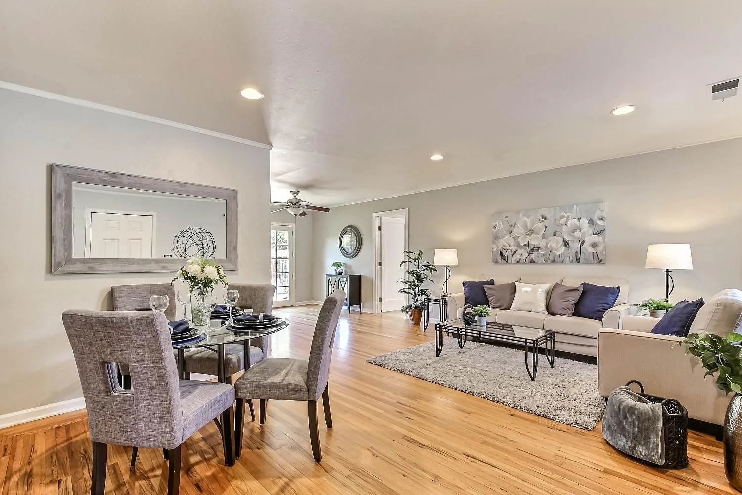 3 bed, 1286 sqft, $4,900 — Photo 3