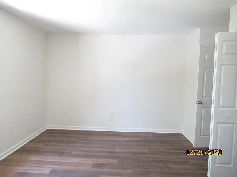 251 Rast St #L8 — Photo 12
