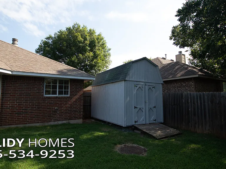 5004 SE 52nd St — Photo 35