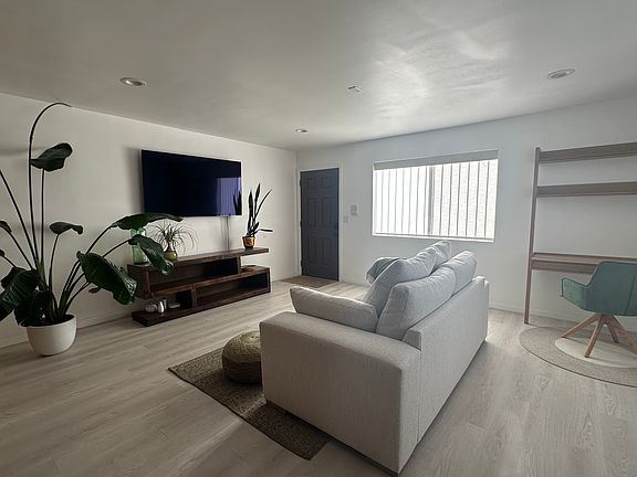4th image of 922 Lincoln Blvd APT 6