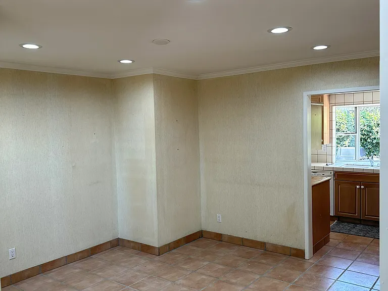 3014 Persimmon Pl — Photo 5