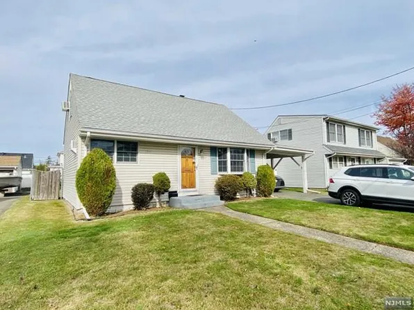 121 Colonial Ave, Saddle Brook, NJ 07663