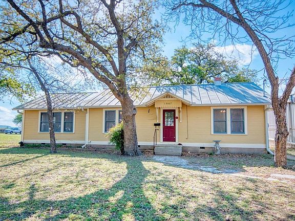 5th image of 1007 N Llano St