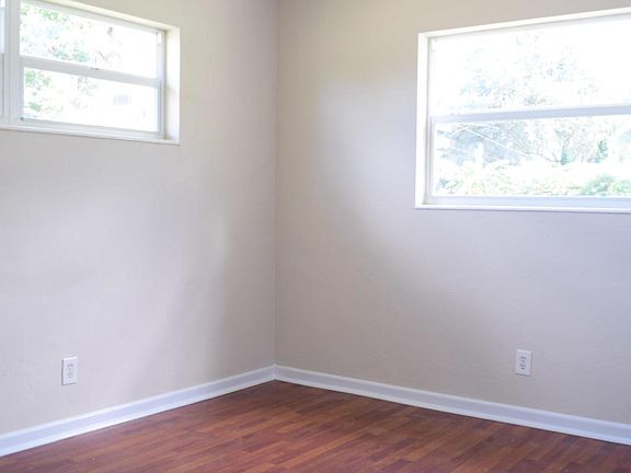 4th image of 1155 SW All American Way