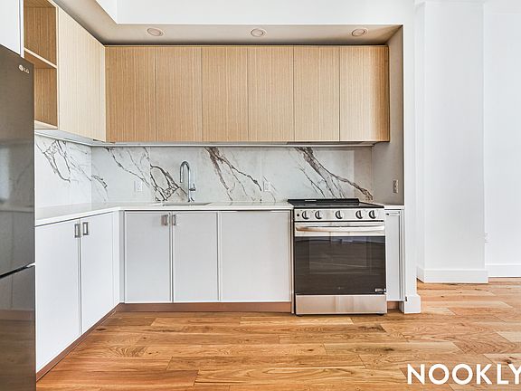 4th image of 38-38 32nd St #306