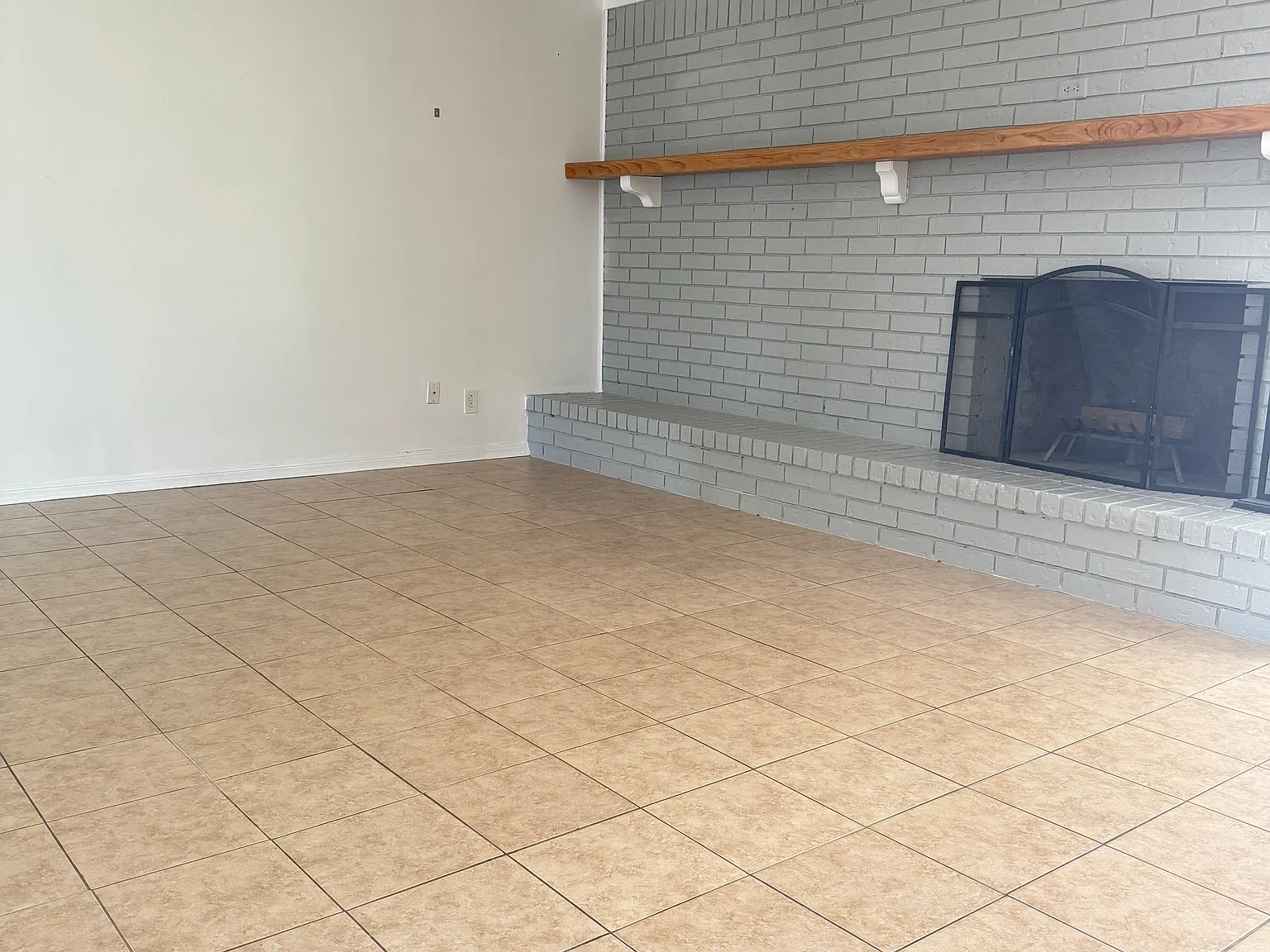 3 bed, 1900 sqft, $1,795 — Photo 2