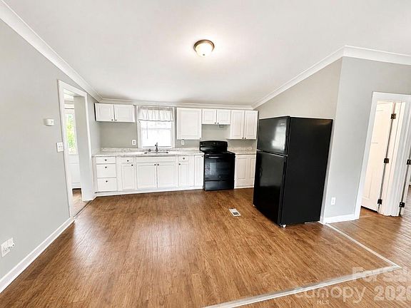 2nd image of 2802 Sycamore Rd