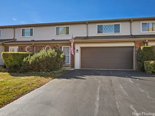 1295 Briarwood Ln #1295, Libertyville, IL 60048