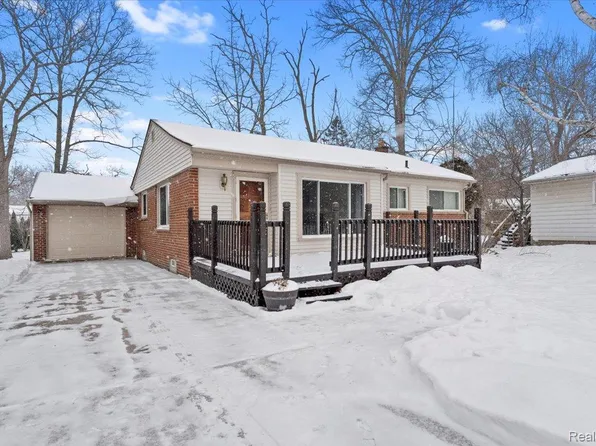 28706 Southpointe Rd, Grosse Ile, MI 48138