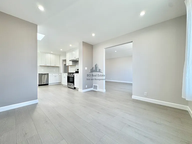 2114 35th Ave — Photo 8