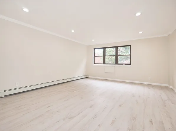 153-21 Sapphire Street image 2 of 6