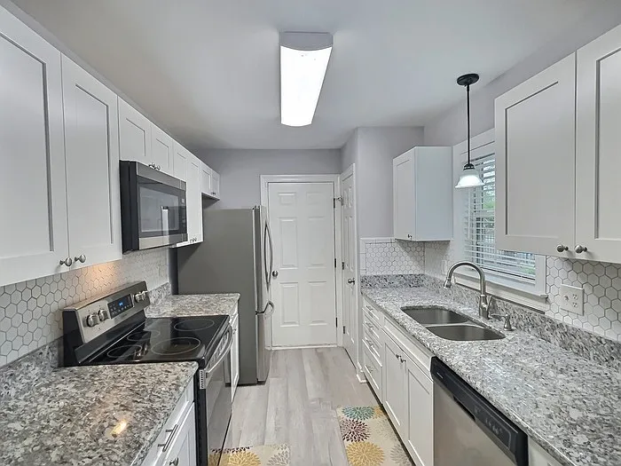 20 Hollyfield Ln — Photo 8